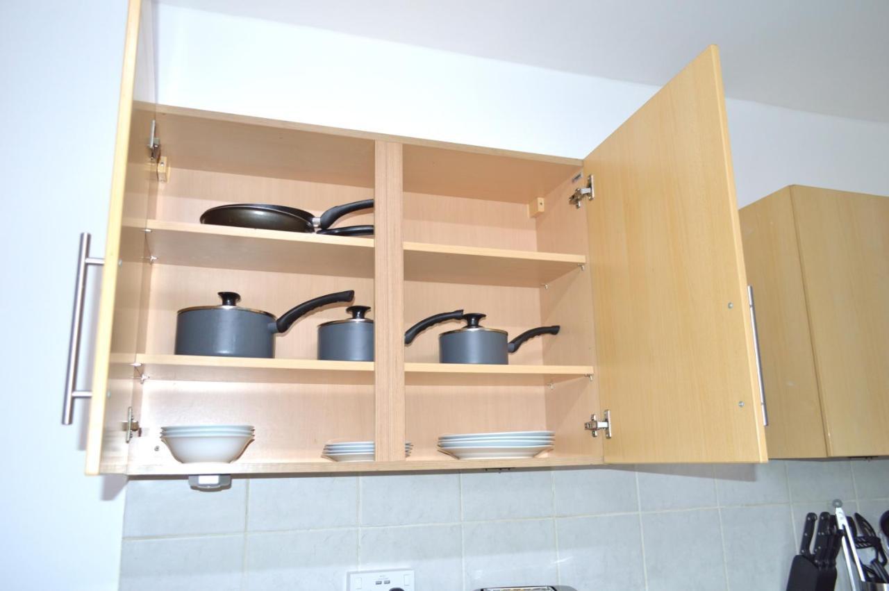 Beautiful Two-Bed Apartment With Driveway Parking Nottingham Esterno foto